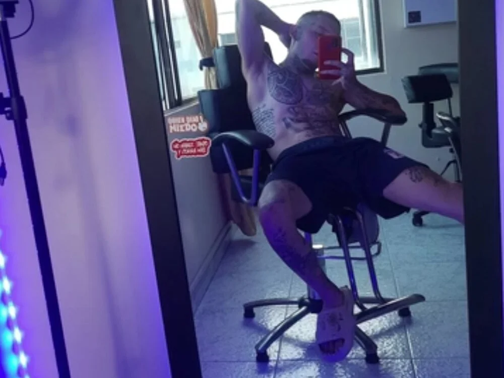 Offline XXX chat modela MuguelMillerr