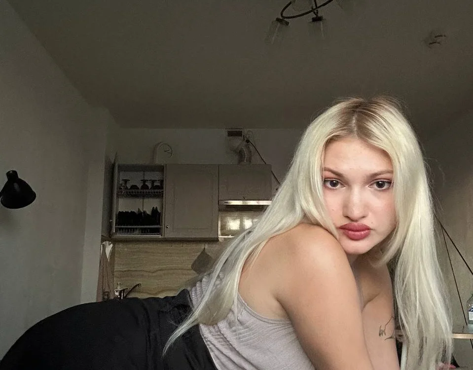 Ityankaa's Offline Chat Room