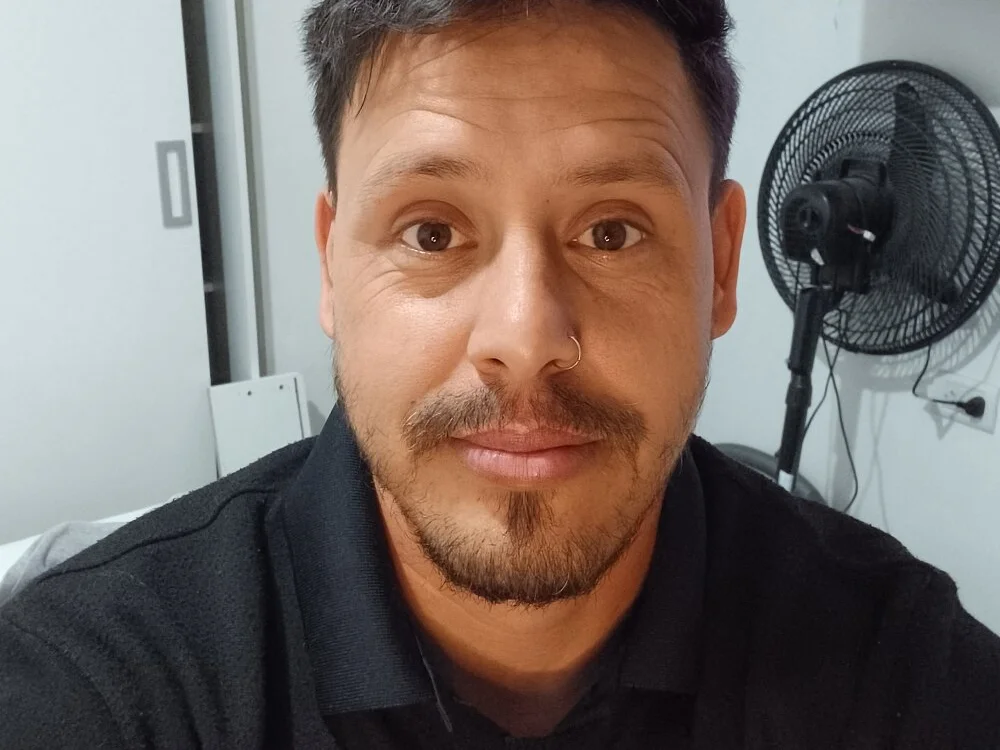 osvaldo34xxx Chat XXX offline