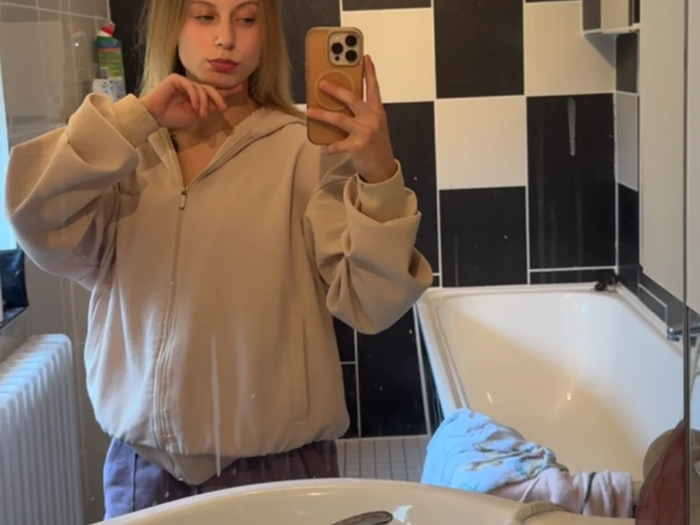 lenaa26's most recent online preview