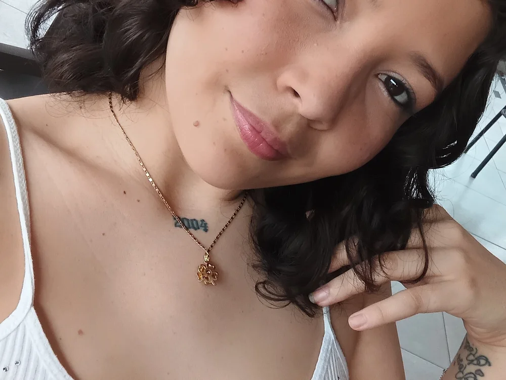 VIP_lovers_horny's Offline Chat Room
