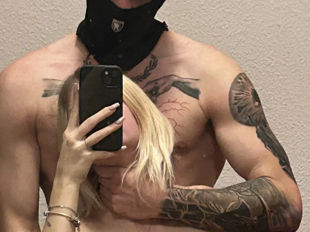 darkAdrianAlpha's Offline XXX Chat