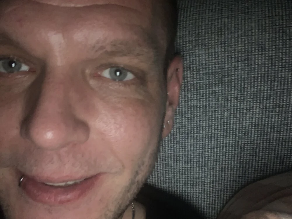 KingBadde offline XXX-chat