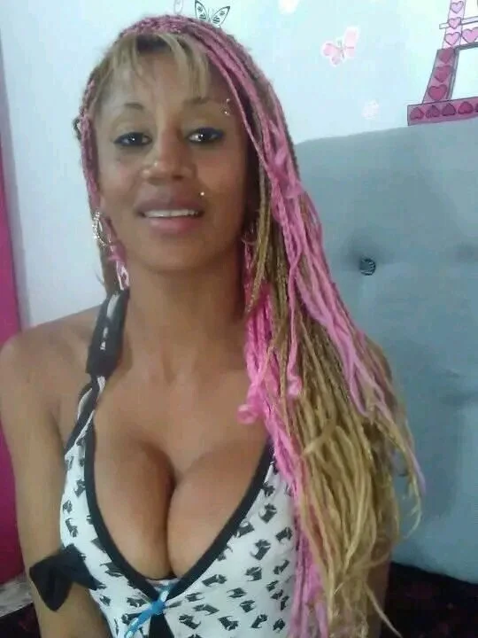 Raychel1111 離線 XXX 聊天