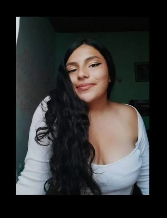 Sara__pink's Offline XXX Chat