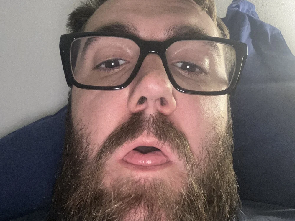 Mecsensuel's Offline Chat Room