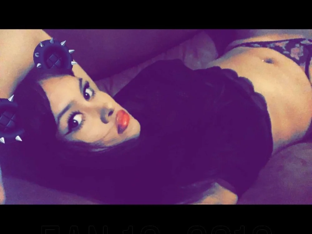 youredgequeen's Offline Chat Room