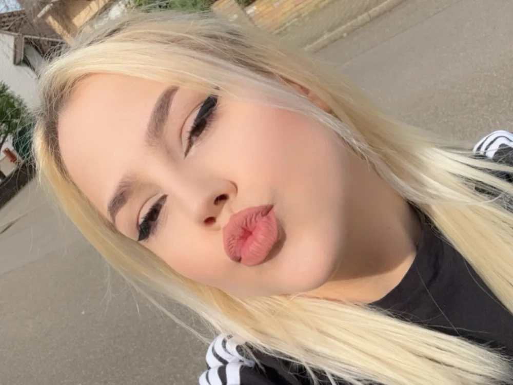 Offline chatovací místnost WhiteBlondy