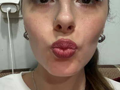 Shy_Little_Mia - Girl 