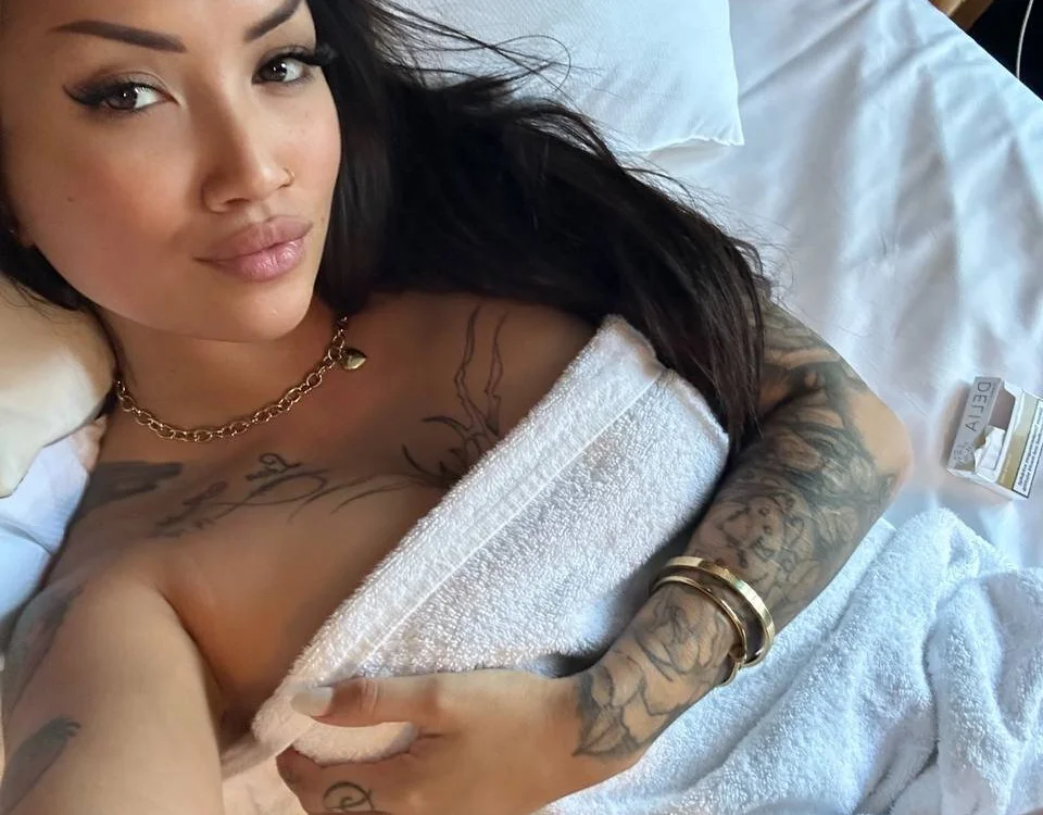 AsianLadyWan 離線 XXX 聊天