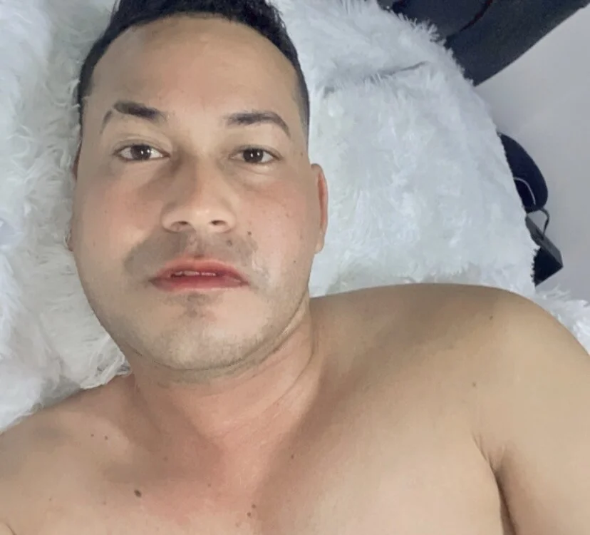 RealBoyLatin offline XXX-chat