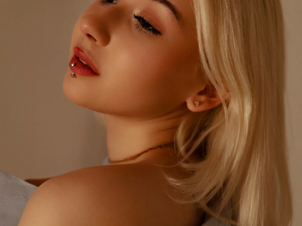 Golden_Vibe offline chatrum