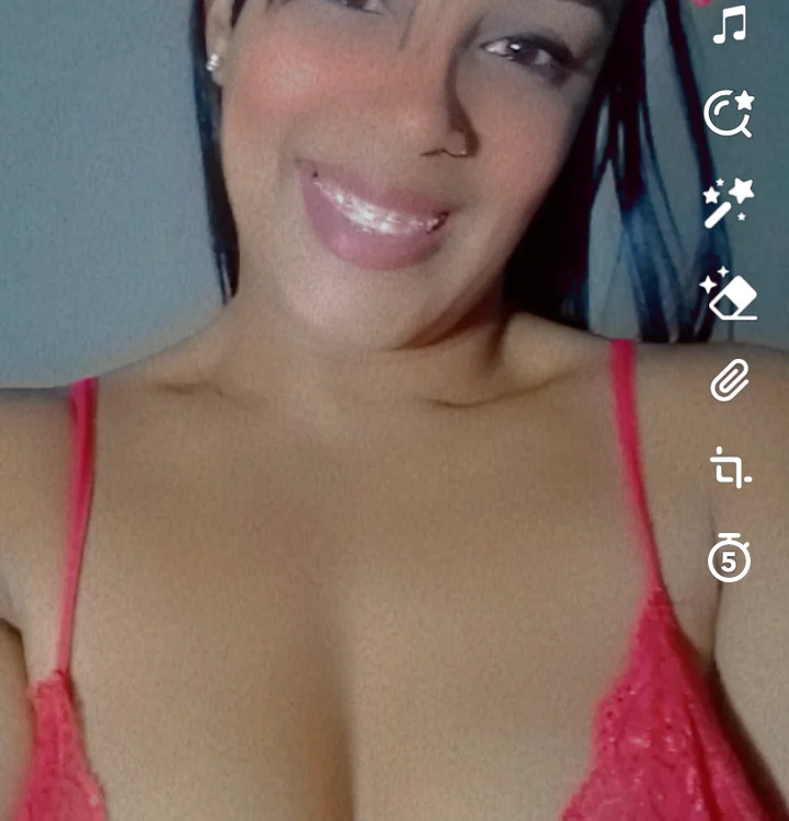 estrella888's Offline XXX Chat