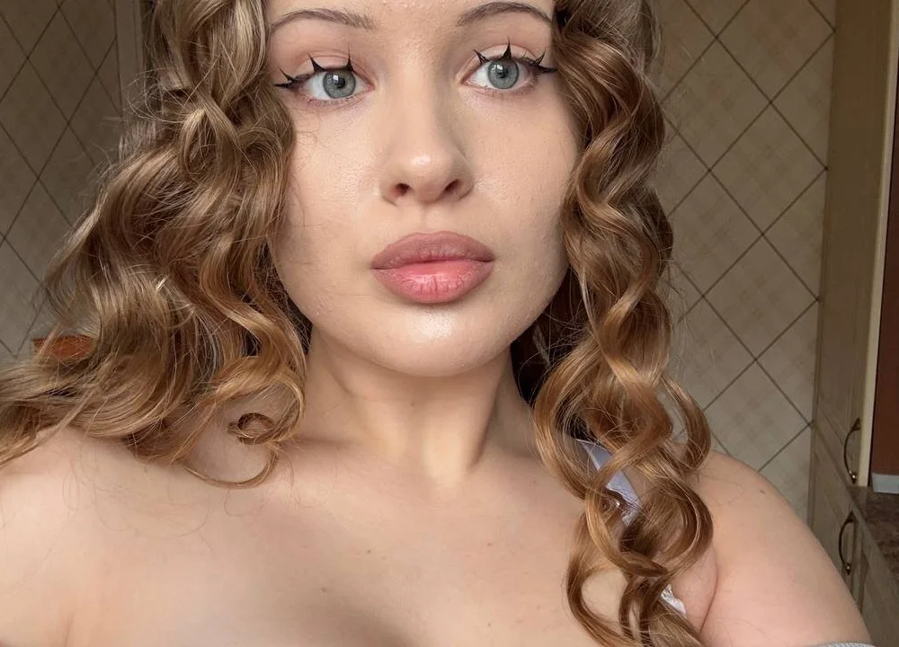 Офлайн-чат XXX QuennaCoote