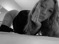 lil_monikaa's webcam live show