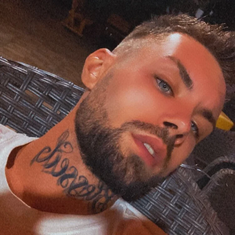 KennyEsFuk's Offline XXX Chat