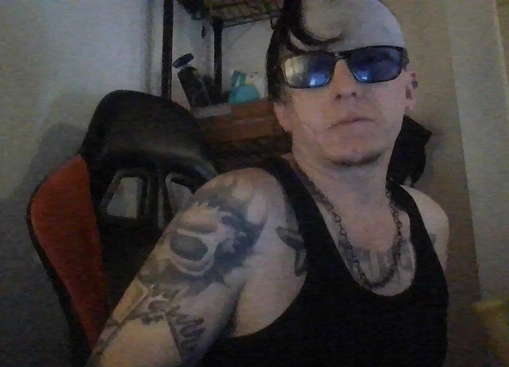 busterwayne69's Offline Chat Room
