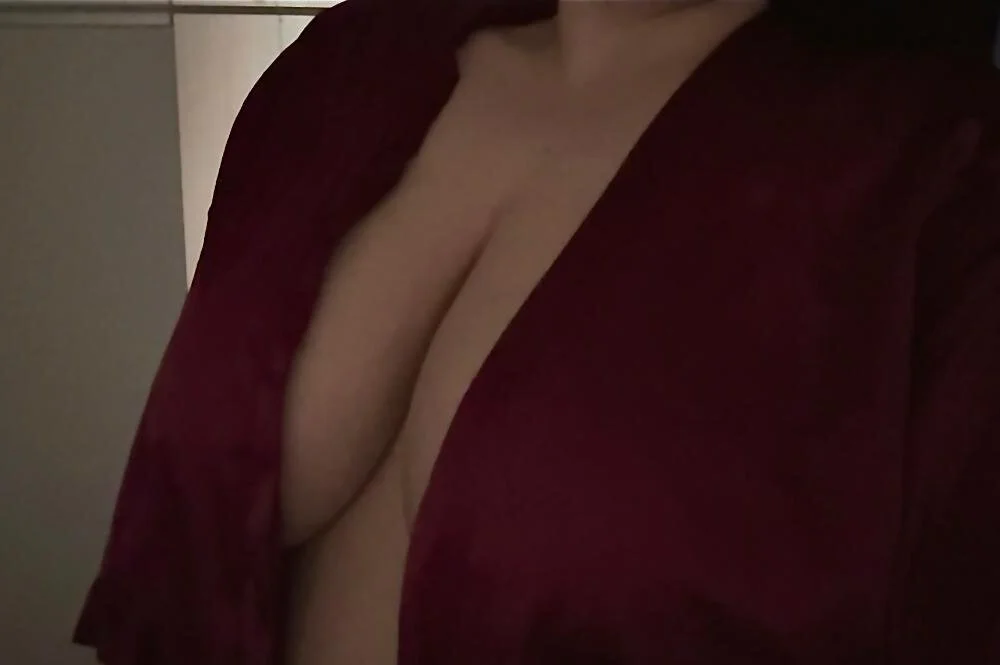 curvy_secret's Offline Chat Room