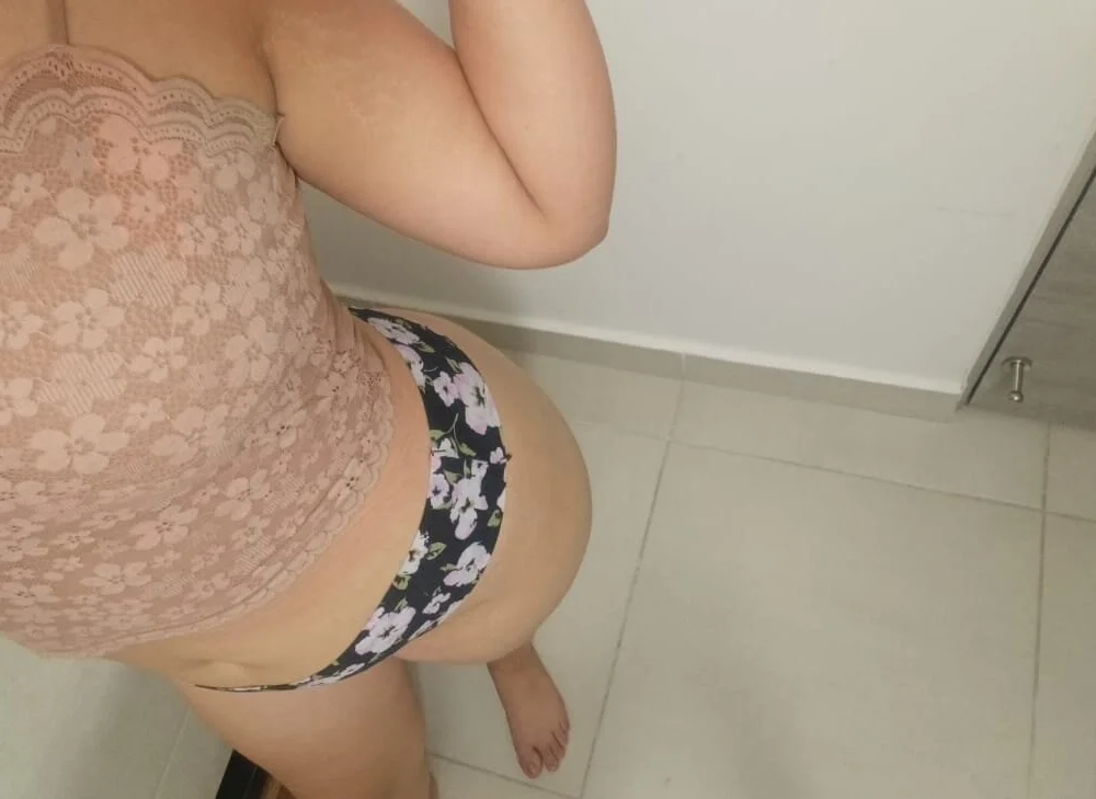 rossie_towersxxx's Offline XXX Chat