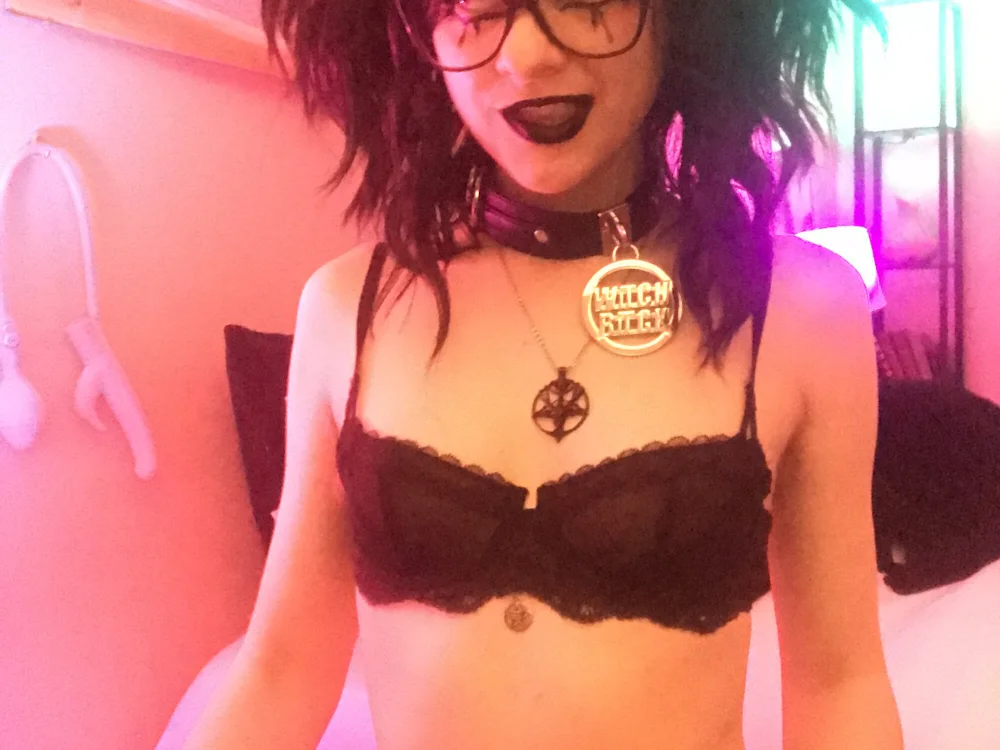 SatanicManic's Offline Chat Room