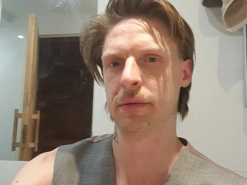 OscarNK's Offline XXX Chat