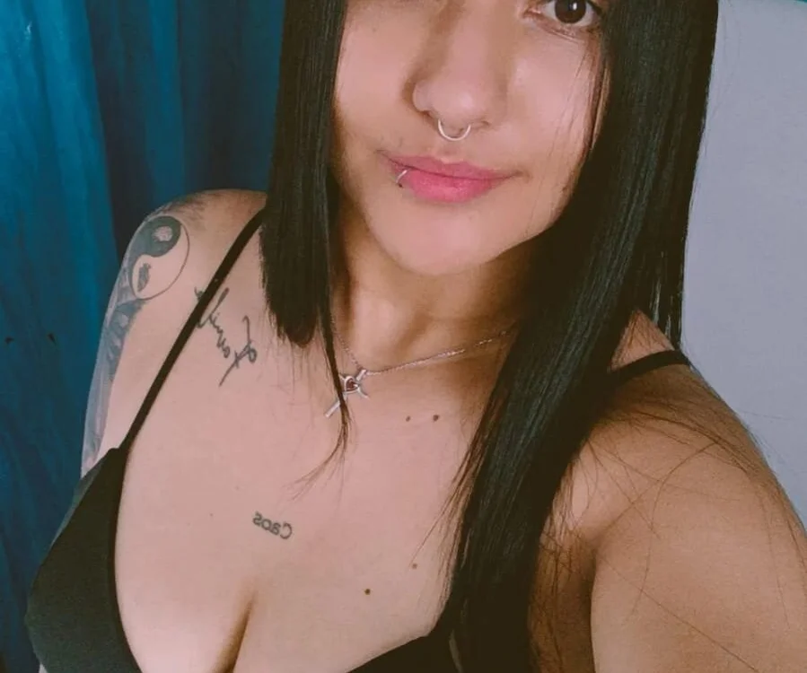 emma_066's Offline XXX Chat