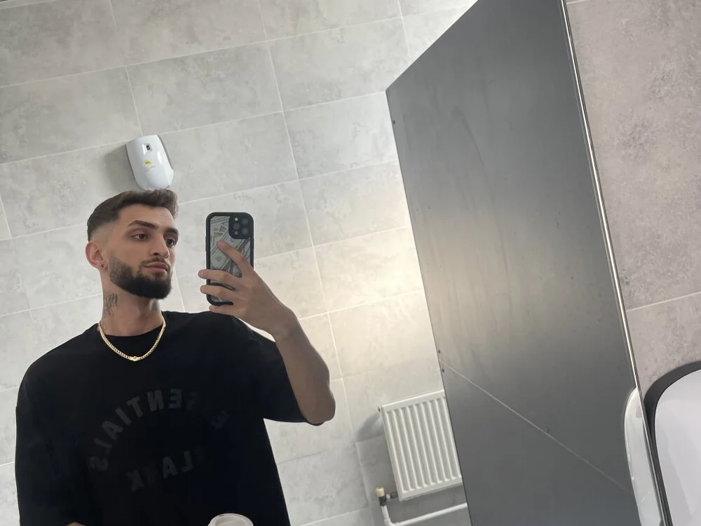 Juliann69Ramiro's Offline XXX Chat