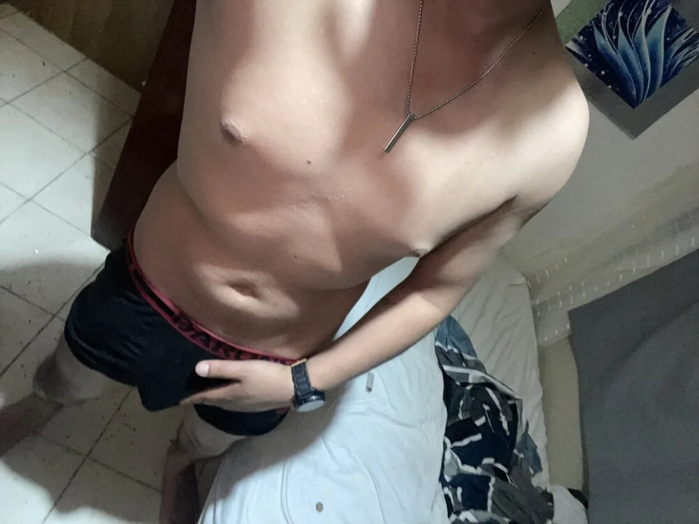 Adr1an95 離線 XXX 聊天