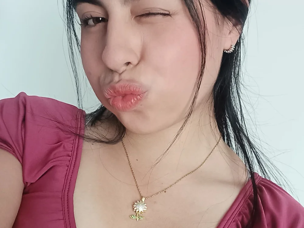TANIA__18's Offline Chat Room
