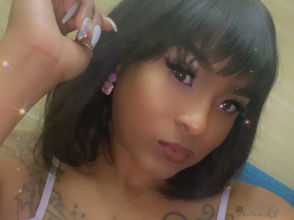 LeoGoddess95's Offline Chat Room