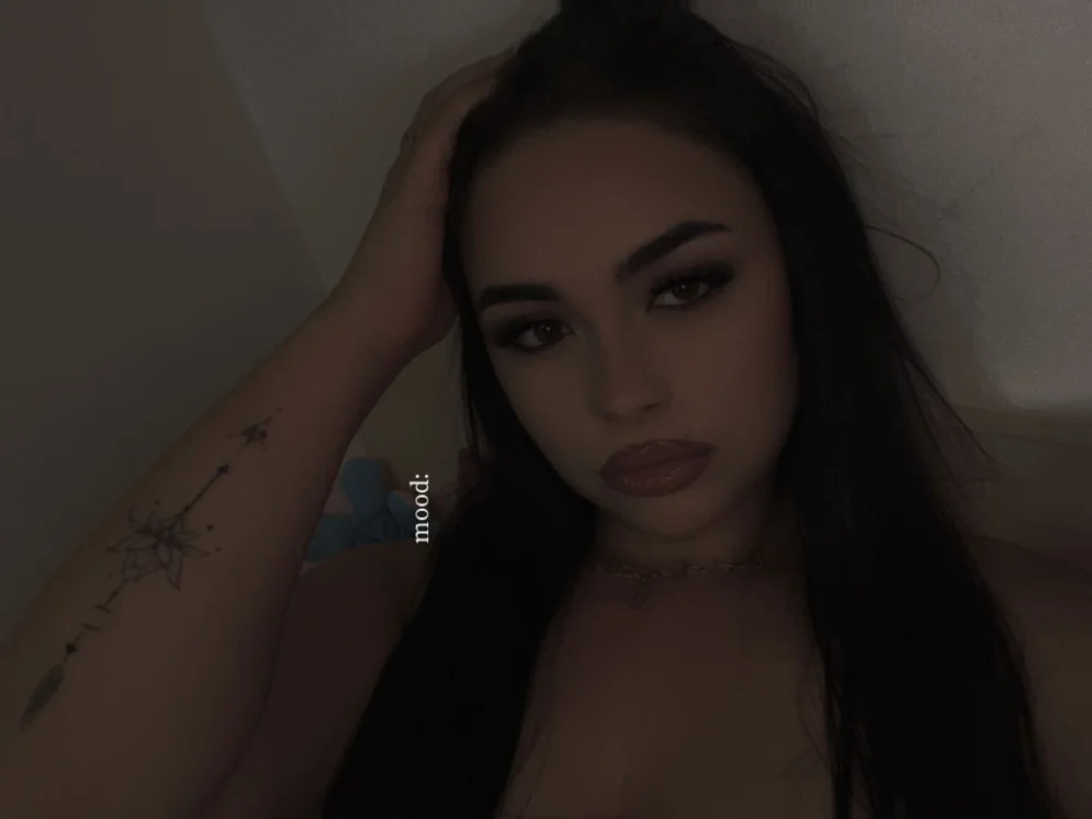 EvaaWest's Offline Chat Room