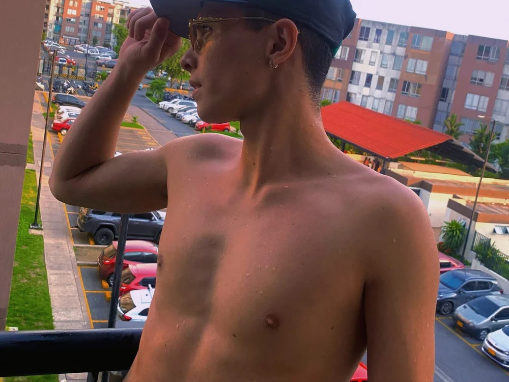 chris_hot1 offline chatrum