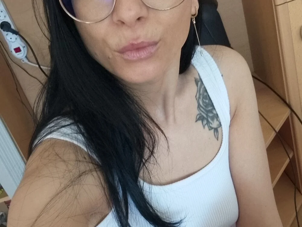 emacandy Adlı Modelin Çevrimdışı XXX Sohbeti