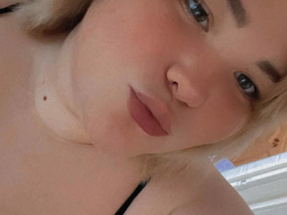 PrincessAlexis25X's Offline Chat Room