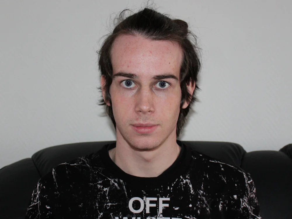 EliotSmart's Offline Chat Room