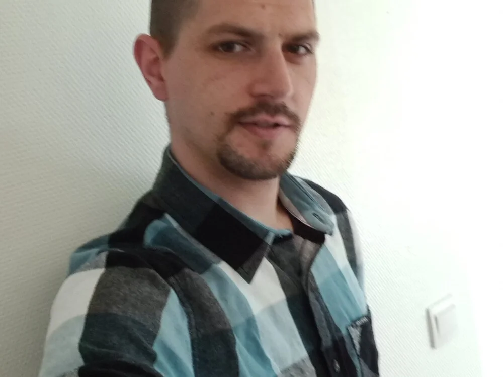 chris22 offline XXX-chat