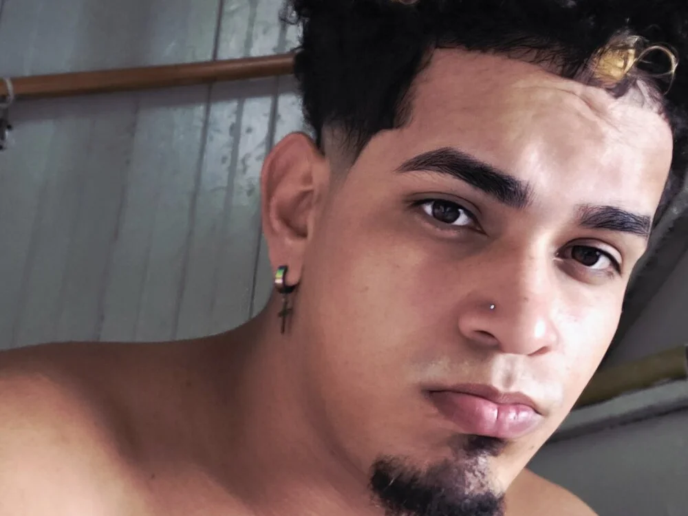 zjon_23 Offline XXX-Chat