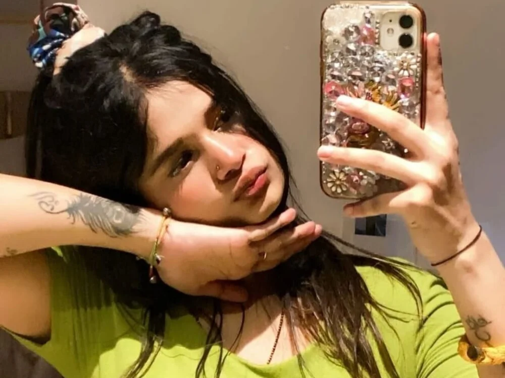 SHANAYA8877 offline XXX-chatje