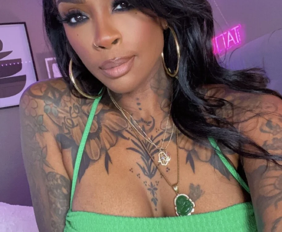 Tatted_Vixen Offline XXX-Chat