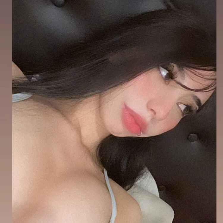 Cereza_bloom's Offline Chat Room
