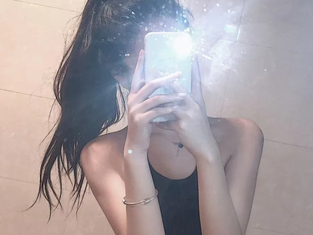 sexyy8818's Offline XXX Chat