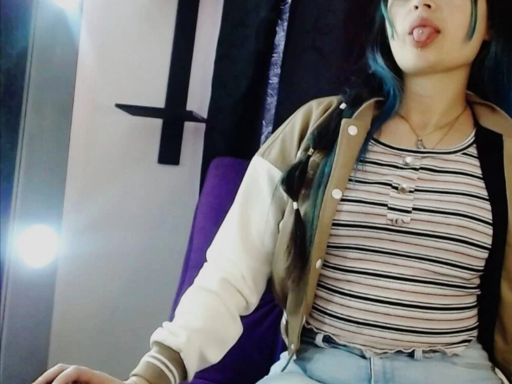 Azunyan_hot's Offline XXX Chat