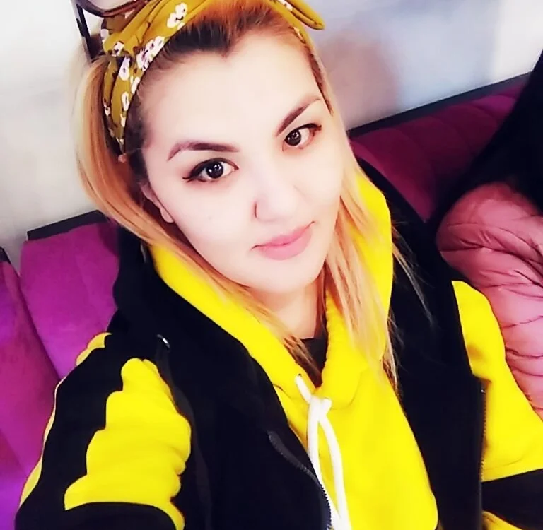 Sandra_Tesla's Offline Chat Room