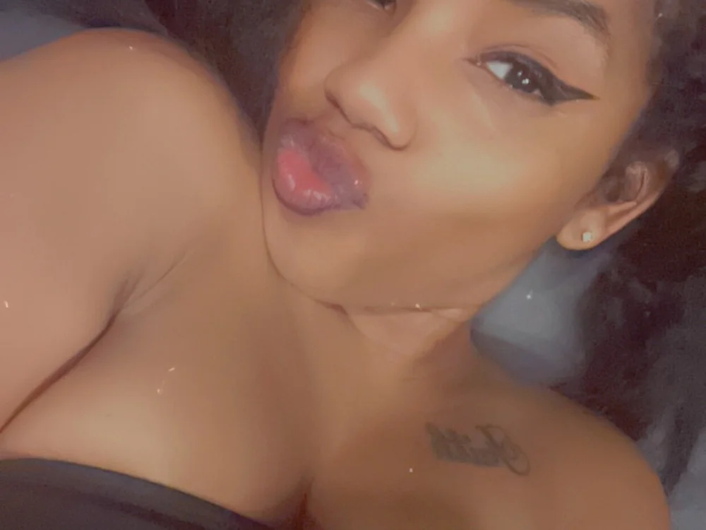 BellaChampagne01 offline chatrum