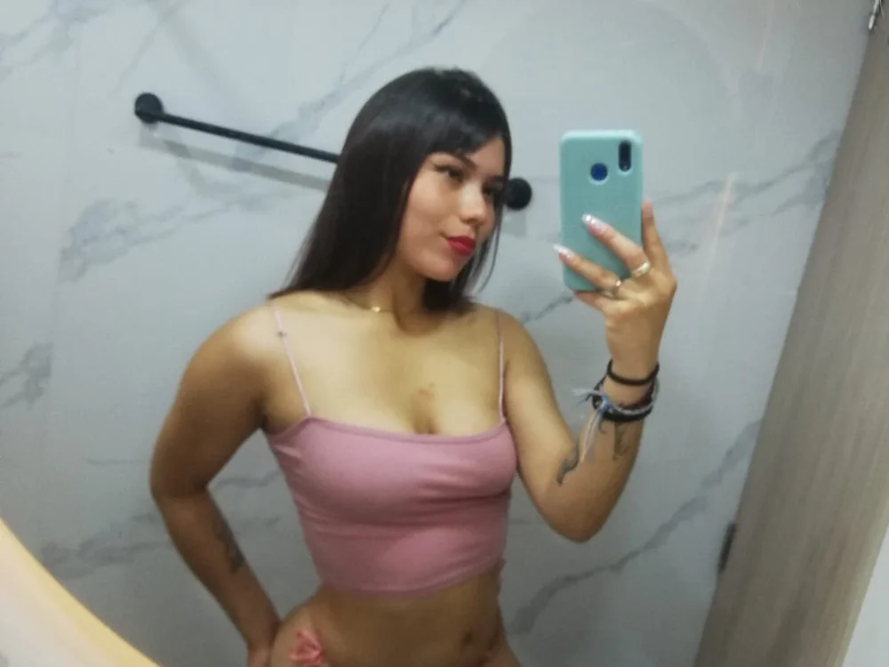 _ParisSex's Offline Chat Room