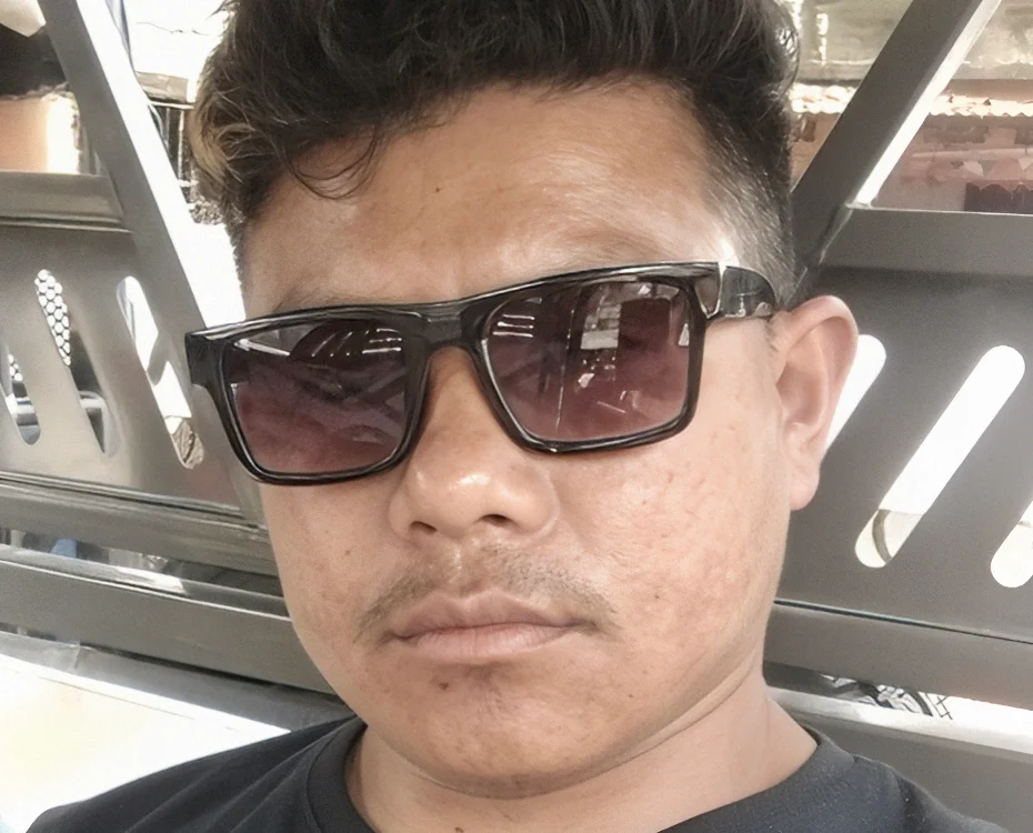 Hotpeeledoffdickn Offline XXX chat