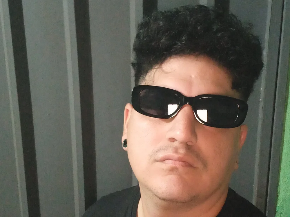 charly1414's Offline Chat Room