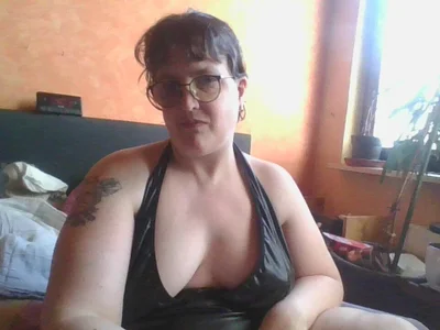 ladyfrombonn profile