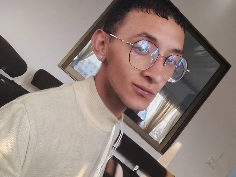DanielTylorr's Offline XXX Chat