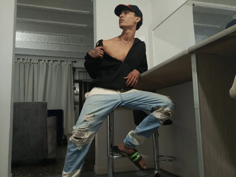 ห้องแชทออฟไลน์ของ MikhailRizzo_